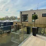 Penthouse Peaceful 2 Bed Fulham West Kensington